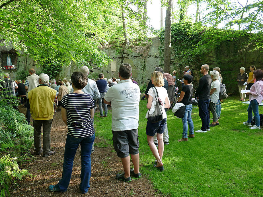 Baunataler Wallfahrt zur Naumburger Fatima Grotte (Foto: Karl-Franz Thiede)